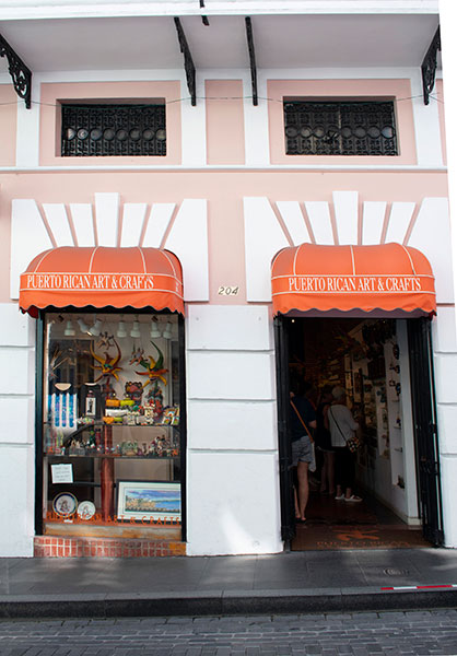 Visitors can buy at the quaint souvenir and jewelry shops on Fortaleza Street gifts that impress without breaking the bank. 